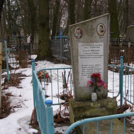 ул. Старобелоусская - Братская могила подпольщиков, партизан и мирных жителей казненных немцами