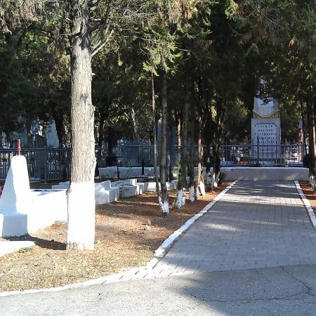  Кладбище Коммунаров