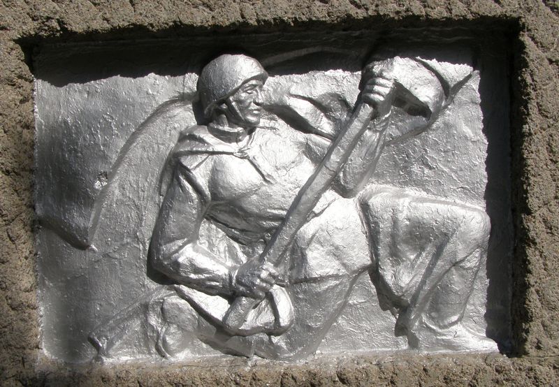 Братская могила в с. Константинополь Великоновоселковского района