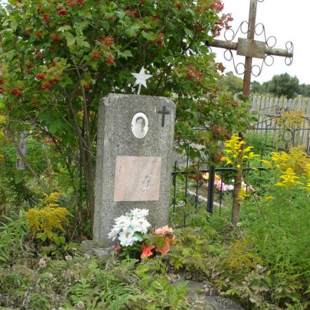 Могила рядового Василия Золотова в с. Кобыжча Бобровицкого района