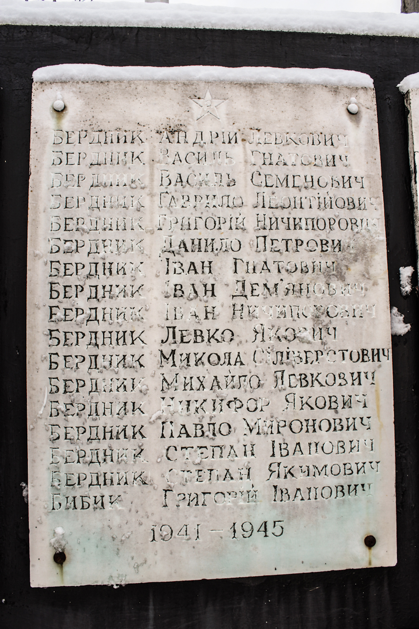 Братская могила и памятник односельчанам в с. Кийлов Бориспольского района