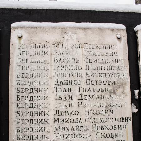 Братская могила и памятник односельчанам в с. Кийлов Бориспольского района