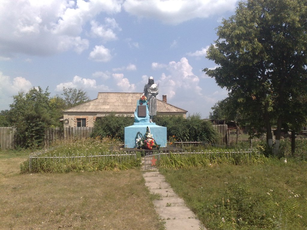 Братская могила в с. Мотроновка Верхнеднепровского района