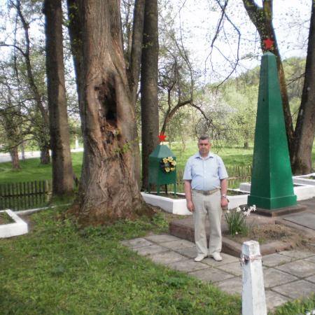Братское захоронение в пгт. Делятин (бывшее с. Луг)