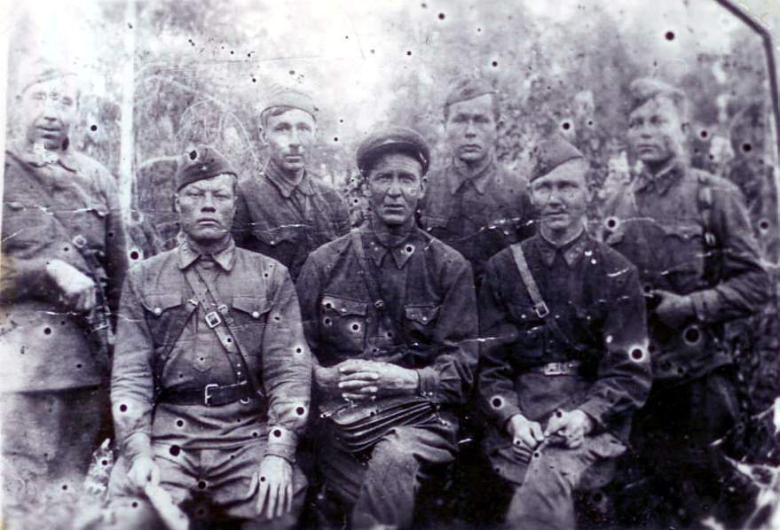 Ежов Никанор Игнатьевич с боевыми товарищами