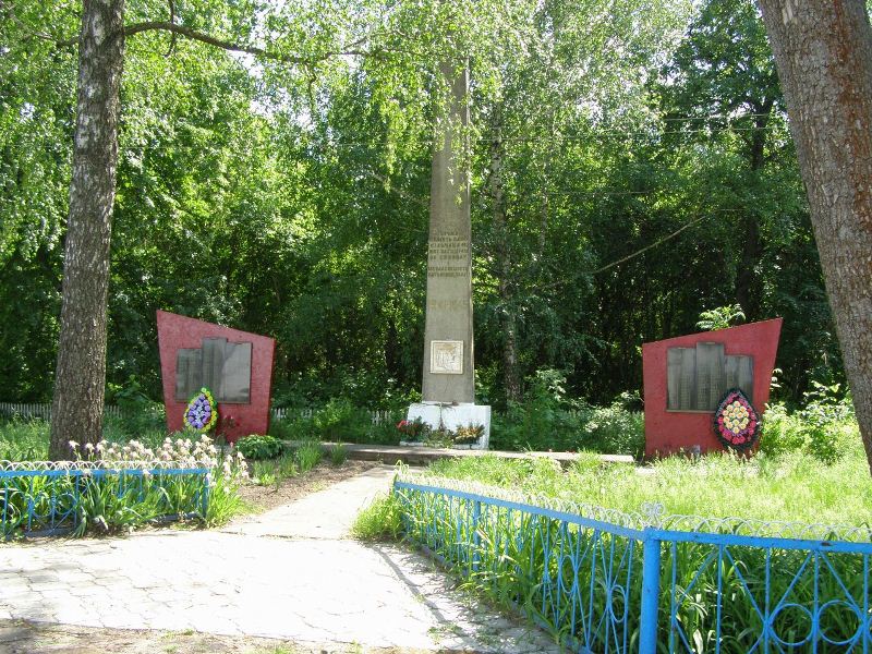 Памятник односельчанам в с. Шаповаловка Борзнянского района