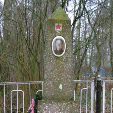 с. Кувечичи Черниговского района Черниговской области, Братская могила Воинов ВОВ