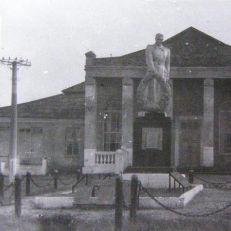 Братская могила в с. Петрово Софиевского района
