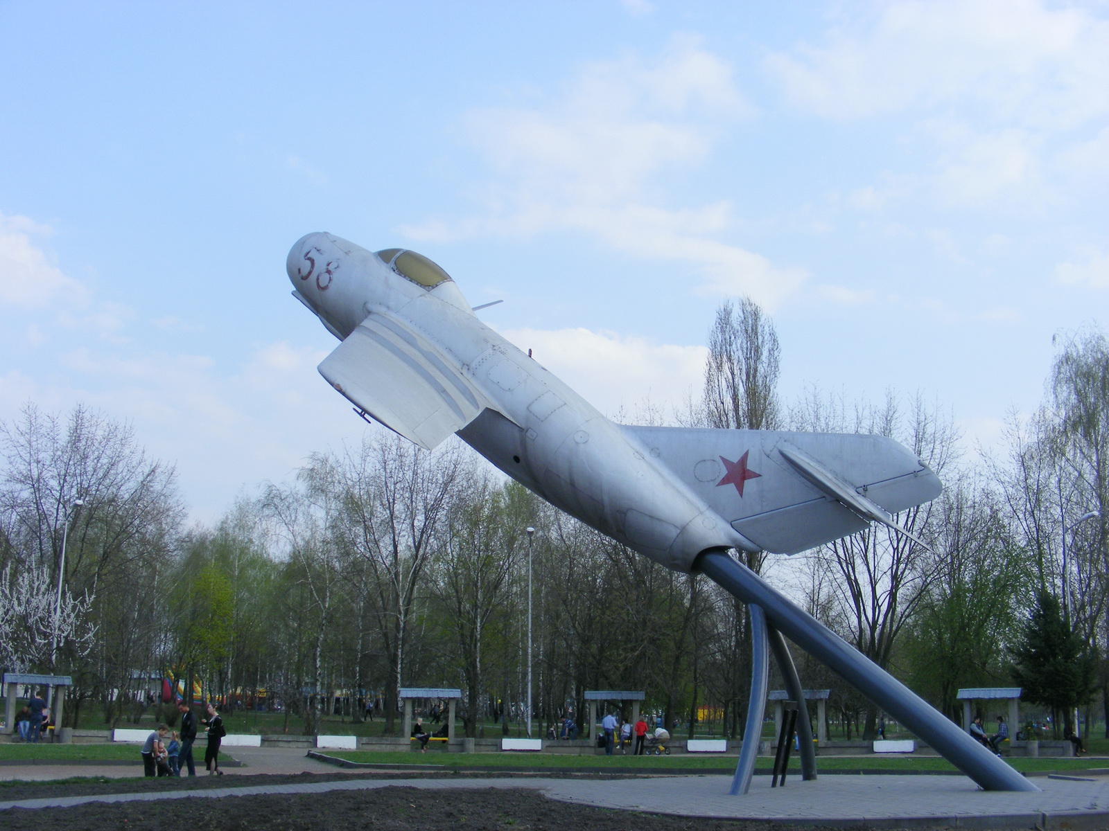 Памятник летчикам, парк Победы