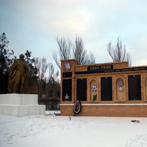 Братская могила в с. Константиновка Марьинского района