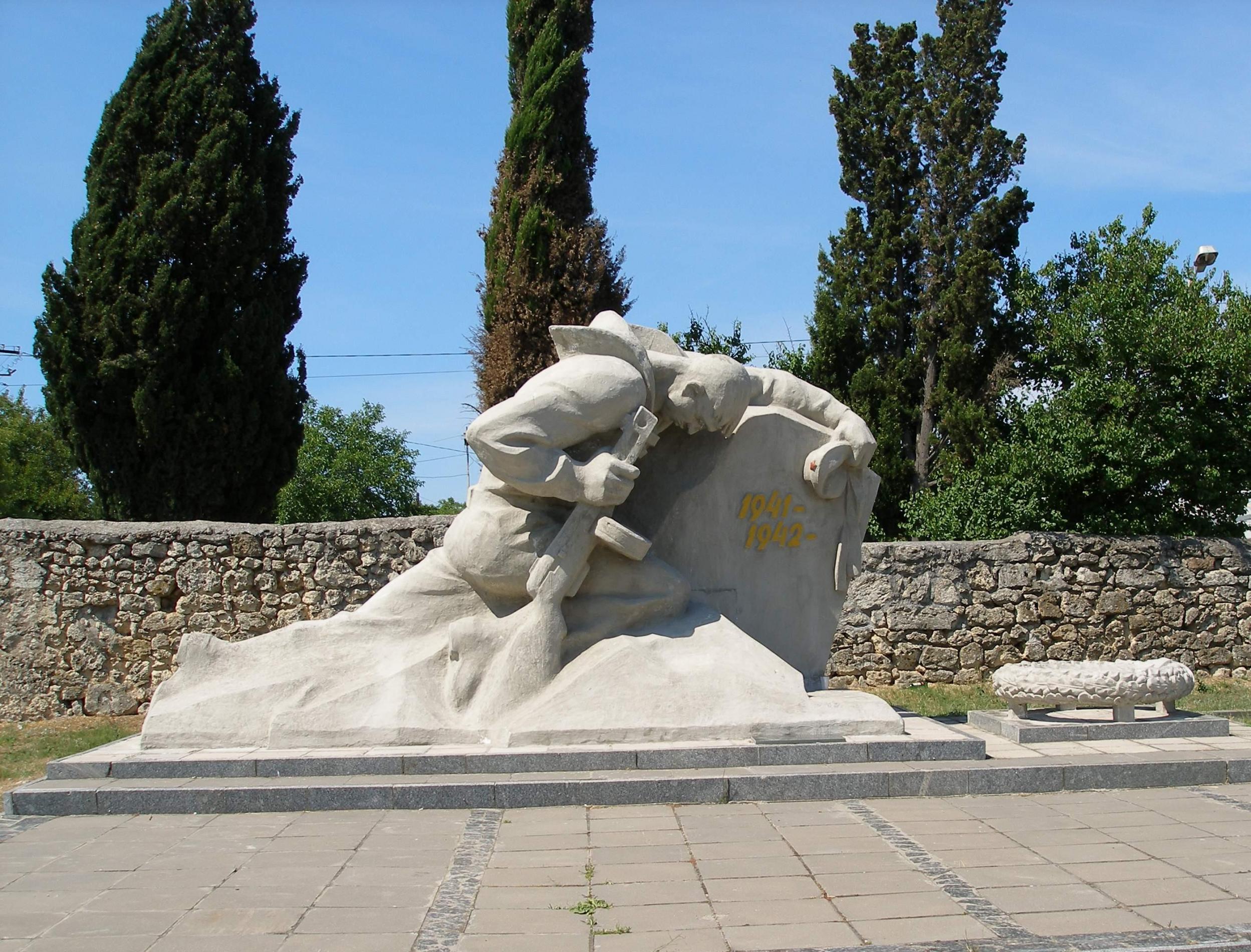 Братское кладбище защитников Севастополя 1941-1944 гг., ул. Пожарова, городское кладбище