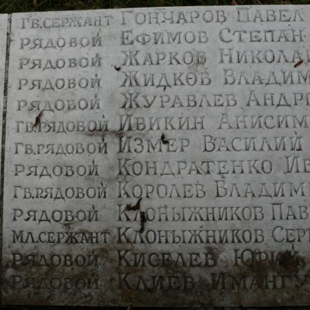 Братская могила в с. Девички Переяслав-Хмельницкого района 
