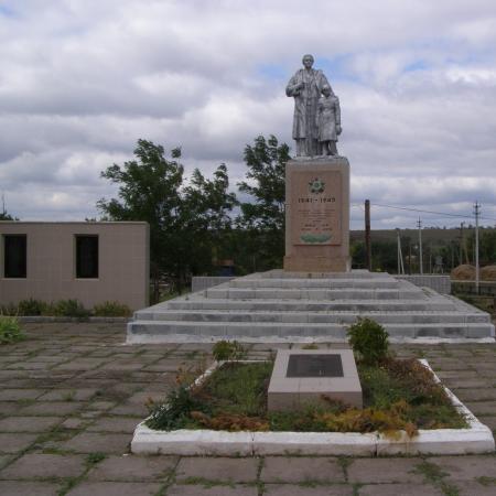 Братская могила в c. Кислечеватое Томаковского района