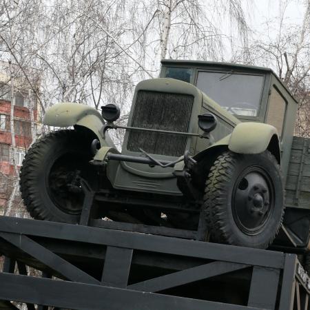 Памятник воинам-автомобилистам на Московской площади в Киеве