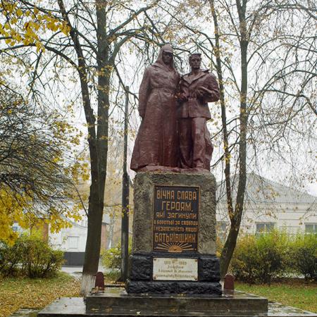 Братская могила на площади Свободы в г. Лебедине