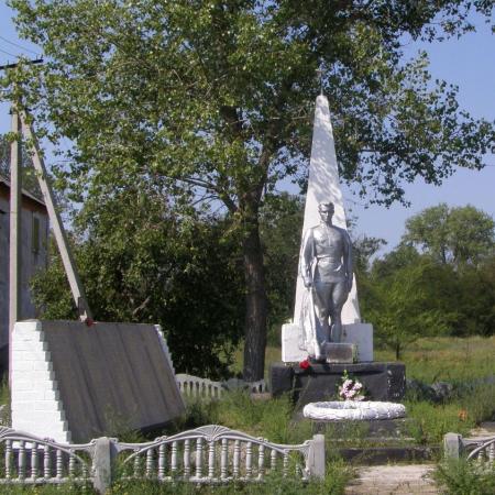 Братская могила в с. Базавлучек Софиевского района
