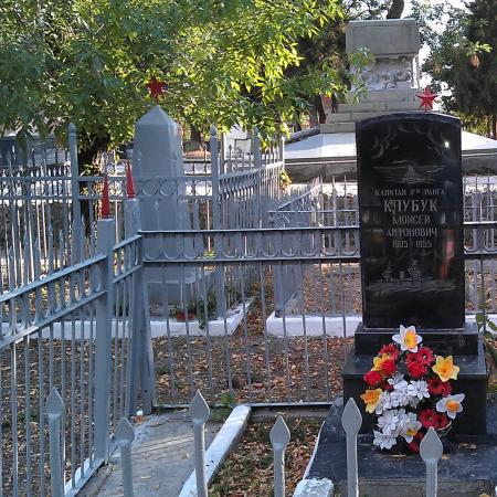 Кладбище Коммунаров