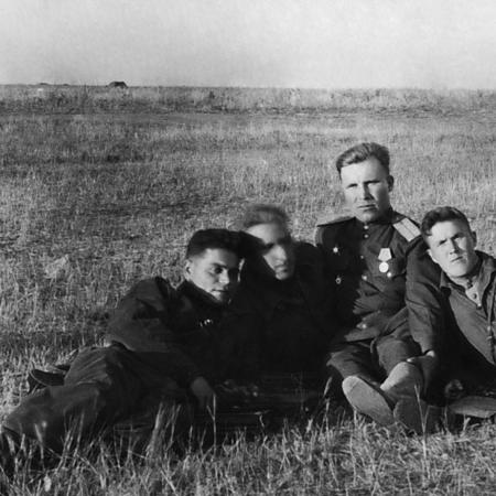 Маслов Василий Иванович с сослуживцами