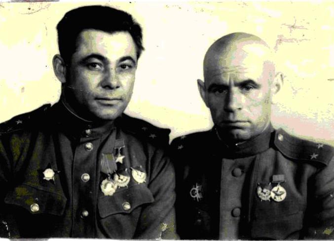 Полковник Давыдов с сослуживцем.