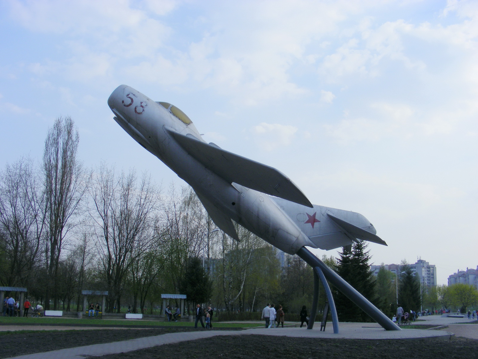 Памятник летчикам, парк Победы