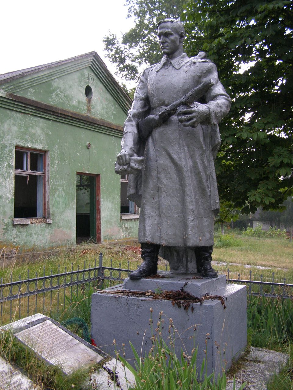 с. Козероги Черниговского района Черниговской области, Братская могила Воинов ВОВ 