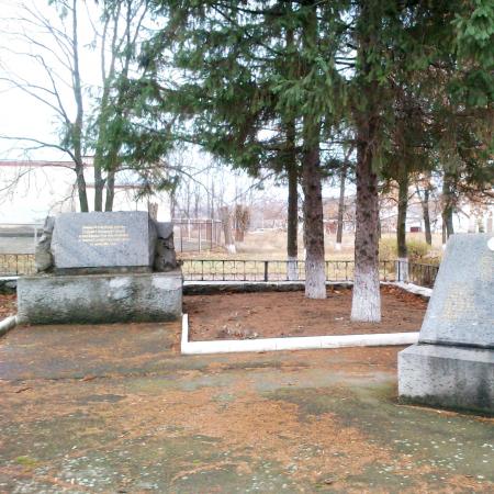 Братская могила в пгт. Константиновка Арбузинского района