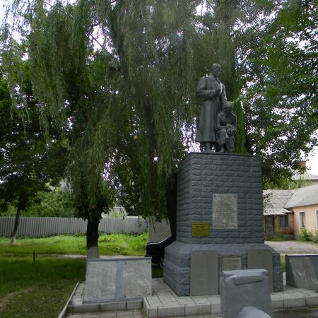 ул. 1 мая, у здания УВД