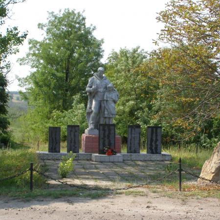 Памятник воинам-односельчанам в с. Грушеватка Пятихатского района