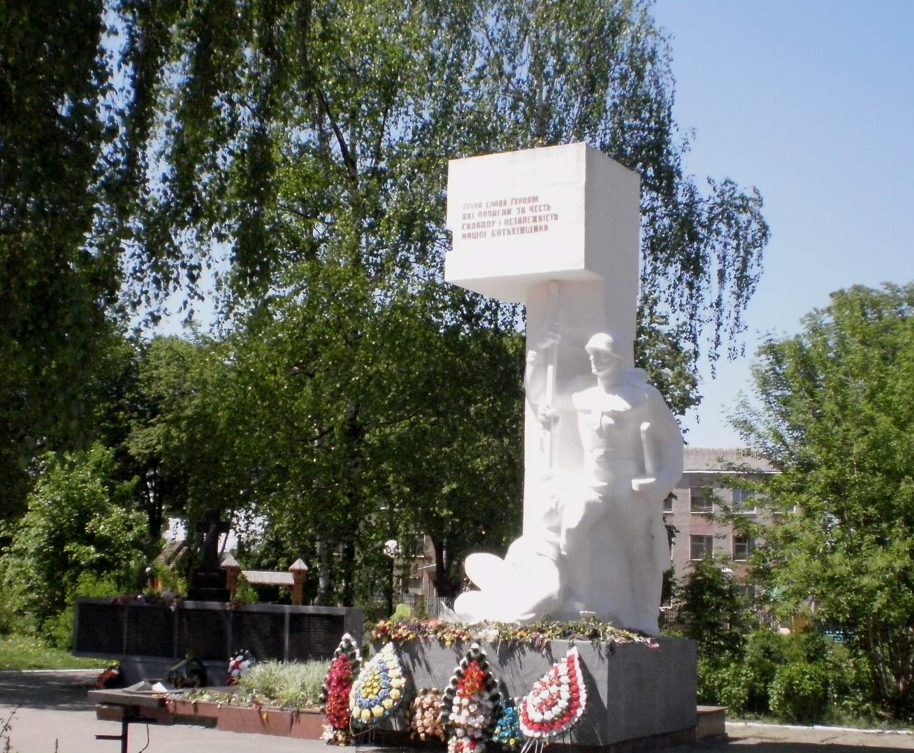 Братская могила в пос. Богородчаны 
