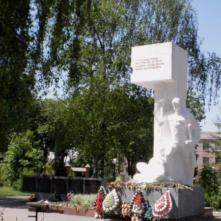 Братская могила в пос. Богородчаны 