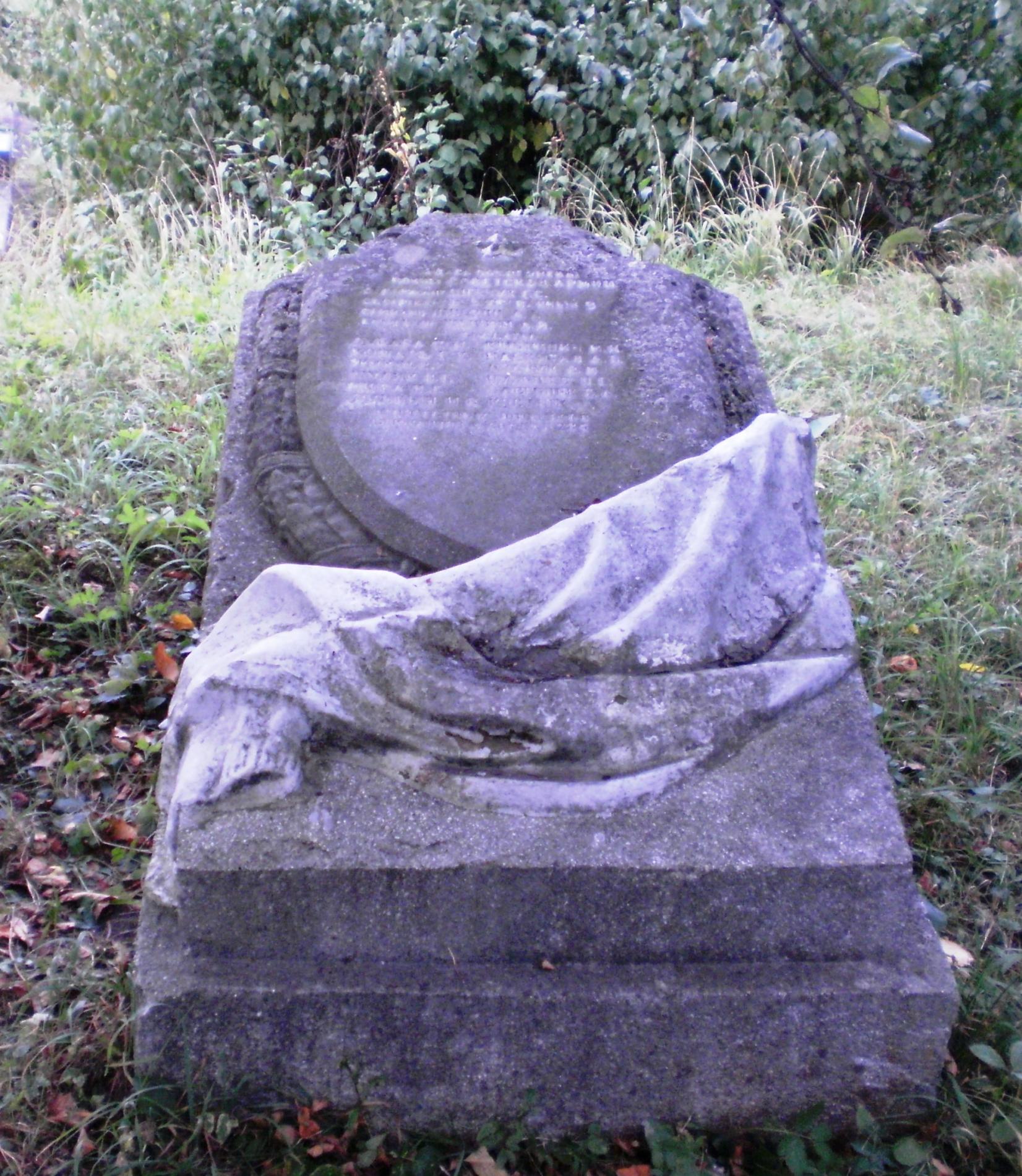 Братская могила на старом кладбище по ул. Высочанка в г. Калуш