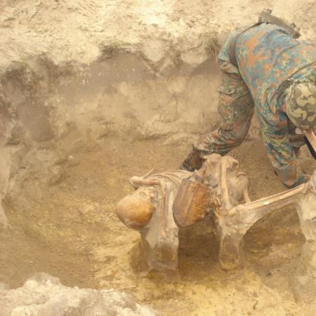 Боец в воронке