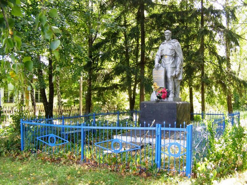 Братская могила в с. Смоляж Борзнянского района