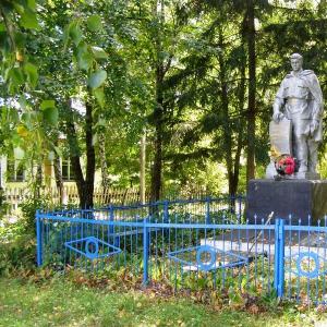 Братская могила в с. Смоляж Борзнянского района