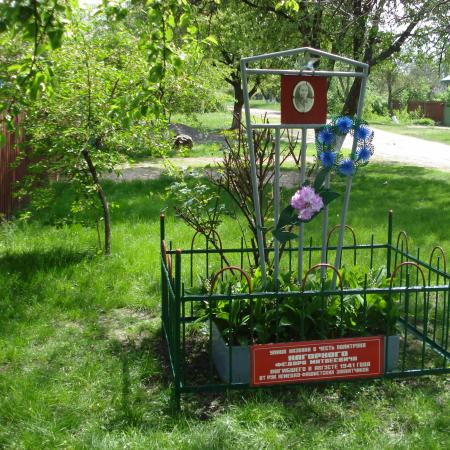 Памятник политруку Федору Нагорному в мкрн Гречковка 