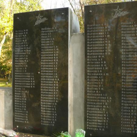 Братская могила в Парке Славы в г. Березань
