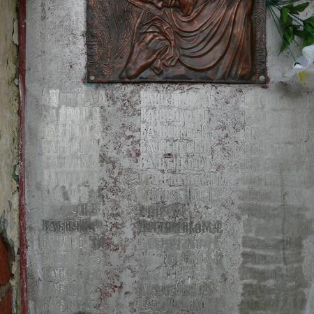 Памятник воинам-односельчанам с. Кошовка. Восточный край села, у сельсовета. 