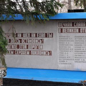 Братская могила в с. Садовое Барышевского района