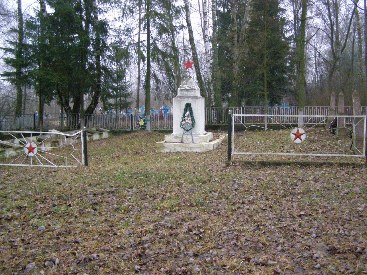 с. Кувечичи Черниговского района Черниговской области, Братская могила Воинов ВОВ