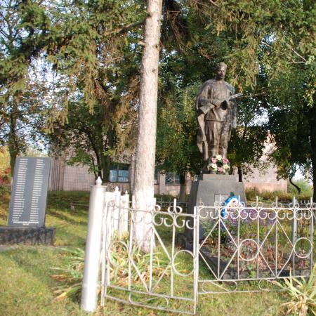 Братская могила в с. Грищенцы Каневского района 