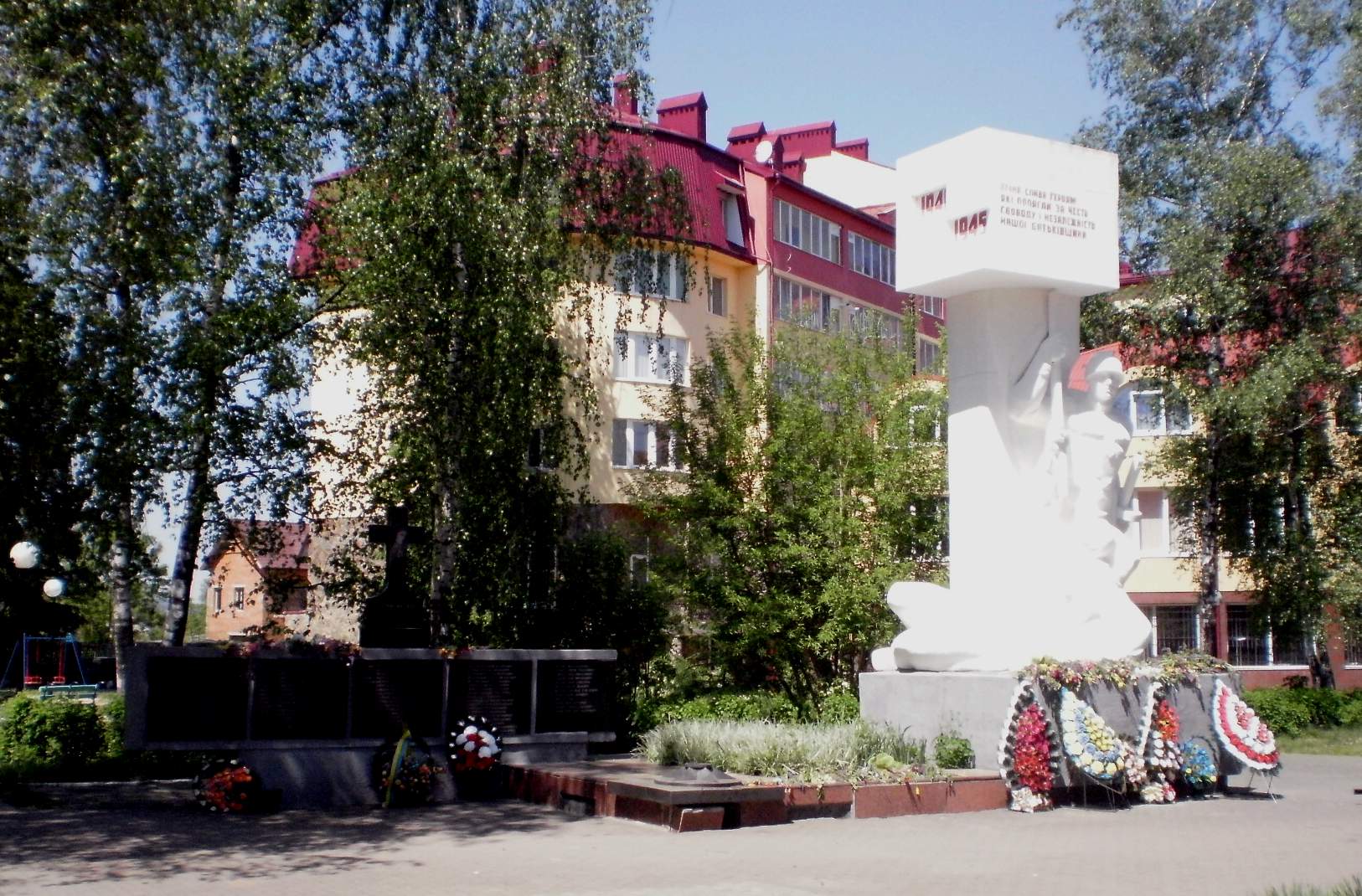 Братская могила в пос. Богородчаны 