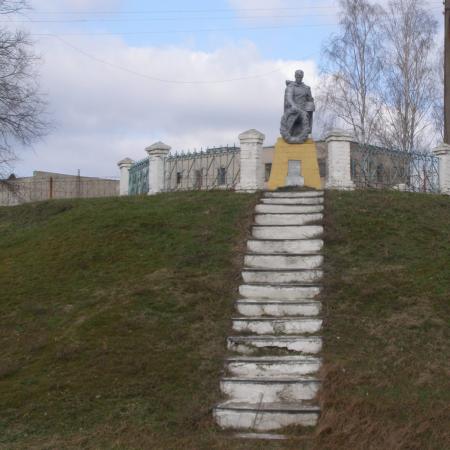 Братская могила в с. Ирклиев Чернобаевского района