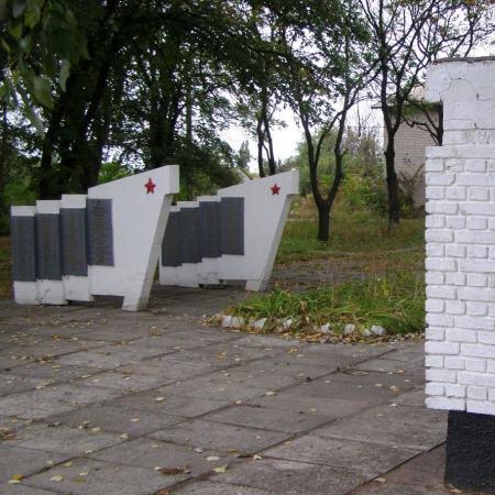 Братская могила в с. Правобережное Верхнеднепровского района
