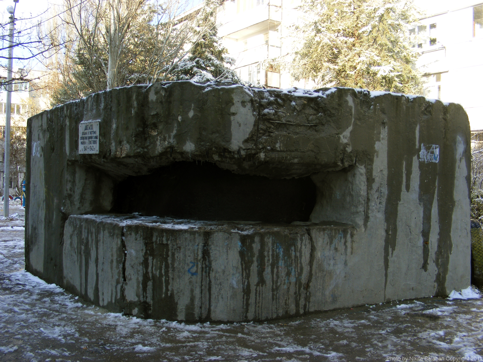 Амбразура для 76-мм орудия