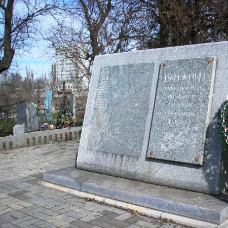 Братская могила подпольщиков на Песчаном кладбище