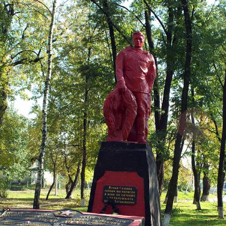 Братская могила в сквере в г. Лебедин