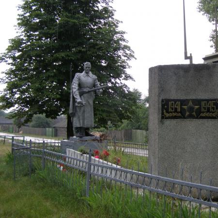 с. Козероги Черниговского района Черниговской области, Братская могила Воинов ВОВ