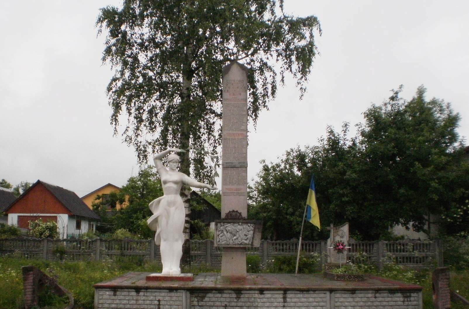 Братская могила в с. Дзвиняч Богородчанского района