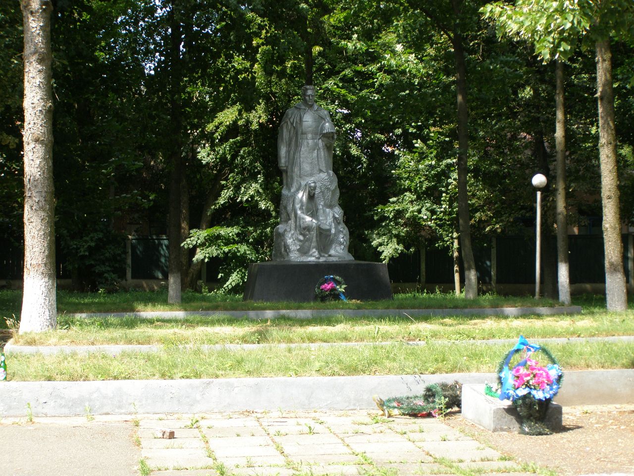 Общий вид памятника