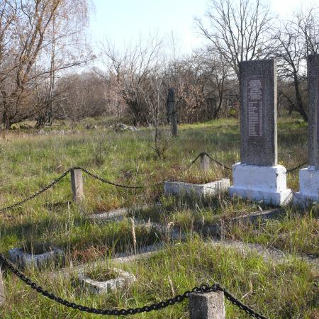 Памятник воинам-землякам в с. Староселье, Чернобыльская зона отчуждения